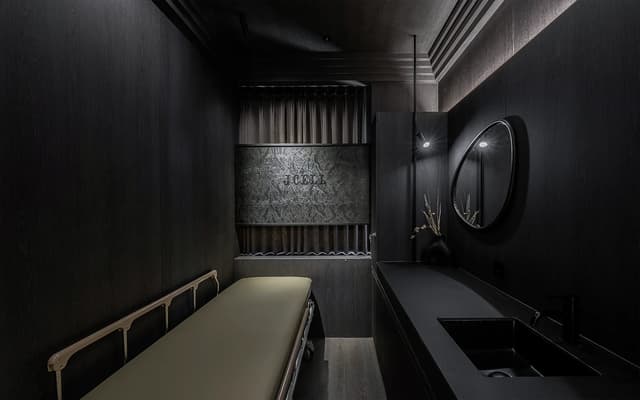 An individual treatment room inside Jcell Clinic